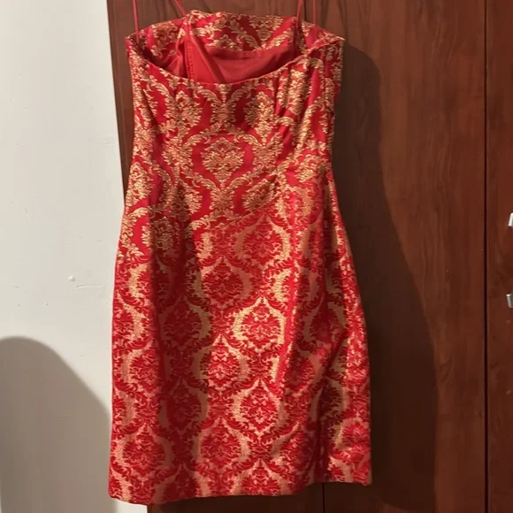 Red and gold dress - Picture 5 of 5